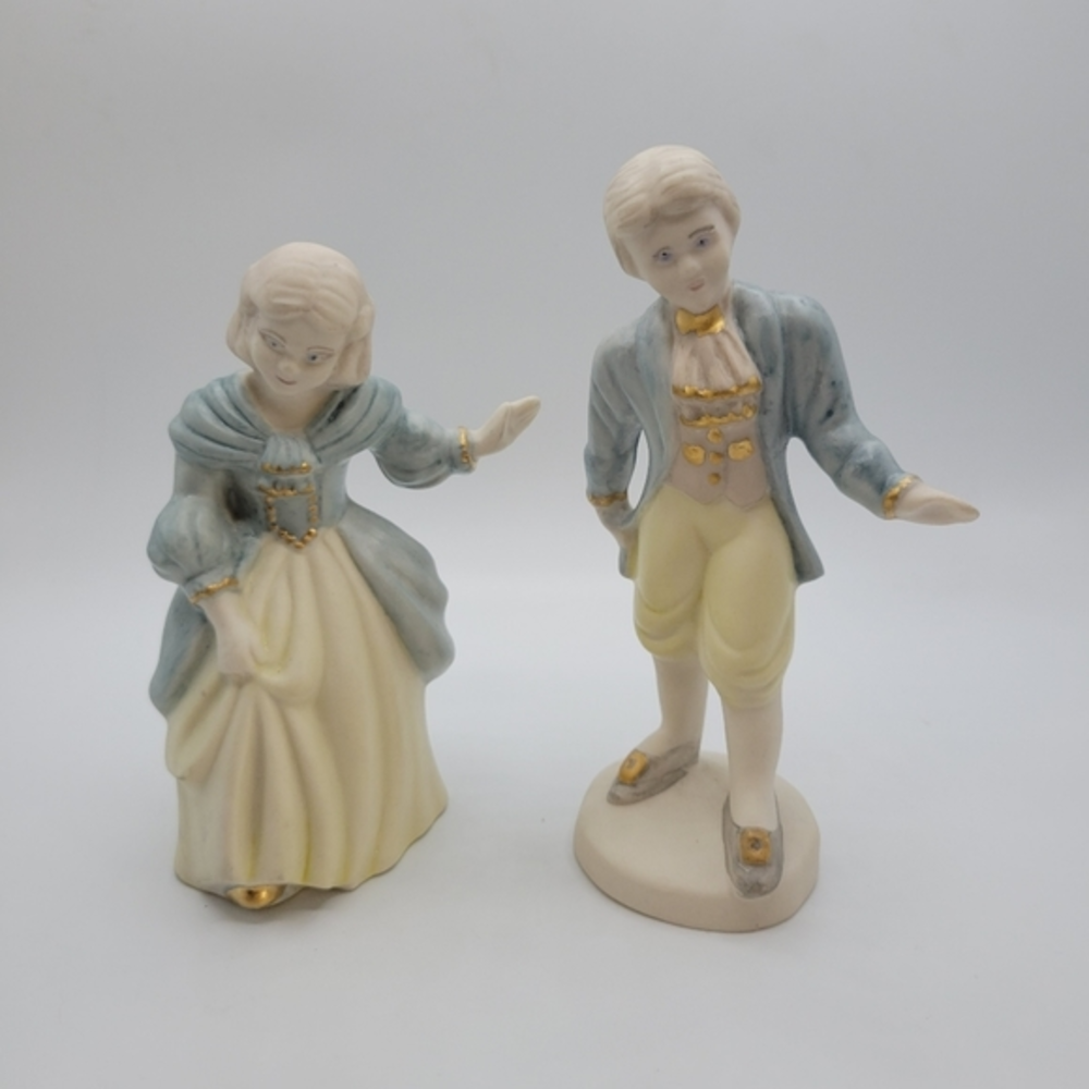 Colonial Boy &‎ Girl Dressed in Blue Figurines